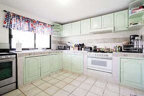 Spacious House with Pool