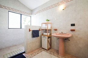 Spacious House with Pool