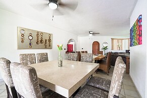 Spacious House with Pool