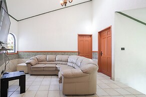 Spacious House with Pool