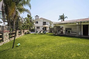 Spacious House with Pool