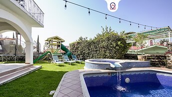 Spacious House with Pool