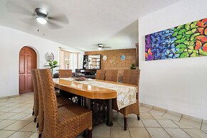 Spacious House with Pool