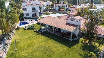 Spacious House with Pool