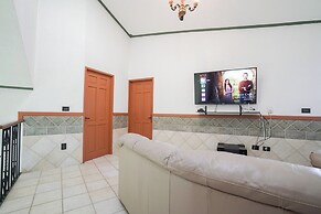 Spacious House with Pool