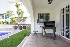 Spacious House with Pool