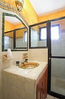 Spacious House with Pool