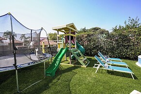 Spacious House with Pool