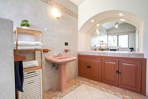 Spacious House with Pool