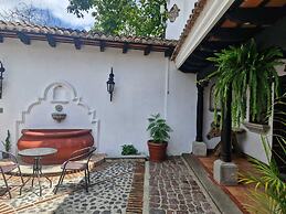 Cozy Colonial Style Azotea Apartments