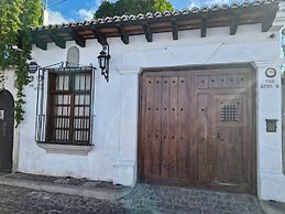 Cozy Colonial Style Azotea Apartments