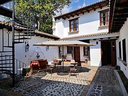 Cozy Colonial Style Azotea Apartments