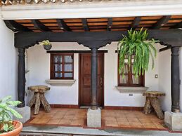 Cozy Colonial Style Azotea Apartments