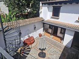 Cozy Colonial Style Azotea Apartments