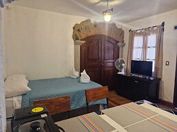 Cozy Colonial Style Azotea Apartments