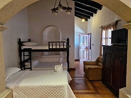 Cozy Colonial Style Azotea Apartments