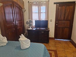 Cozy Colonial Style Azotea Apartments