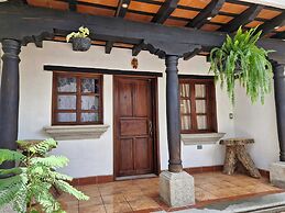 Cozy Colonial Style Azotea Apartments