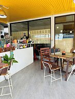 Dream Villa Beachfront Sunset