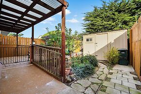 Beachy 1BR Escape with SofaBed Golf