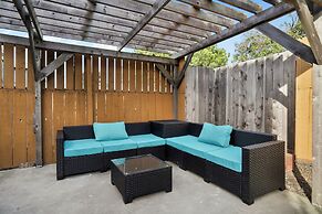 Beachy 1BR Escape with SofaBed Golf