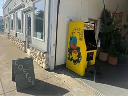 Beachy 1BR Escape with SofaBed Golf