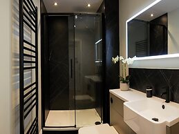 The Salisbury Apartment 402
