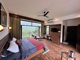 Crimson inn by Senderos De Pine