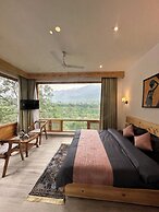 Crimson inn by Senderos De Pine