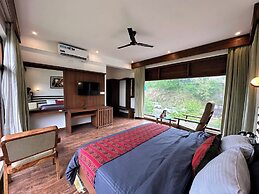 Crimson inn by Senderos De Pine