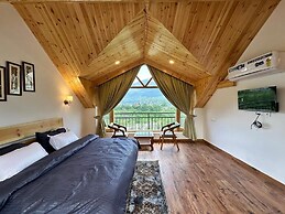 Crimson inn by Senderos De Pine