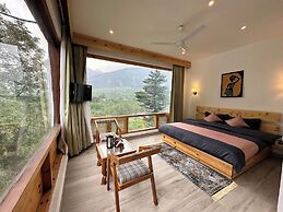 Crimson inn by Senderos De Pine