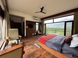 Crimson inn by Senderos De Pine