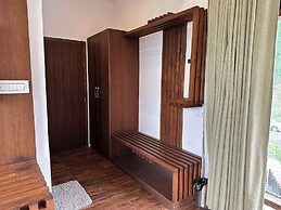 Crimson inn by Senderos De Pine