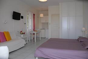 Villa Fleria Seaside Studios & Apts