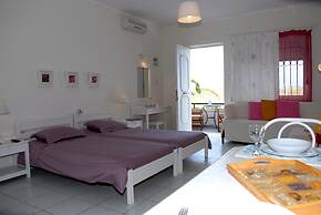 Villa Fleria Seaside Studios & Apts