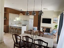 Villa Fleria Seaside Studios & Apts