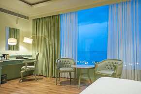 Grandeeza Hotel by Galison