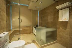 Grandeeza Hotel by Galison