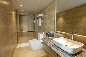 Grandeeza Hotel by Galison