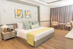 Grandeeza Hotel by Galison