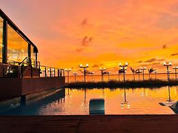 Grandeeza Hotel by Galison