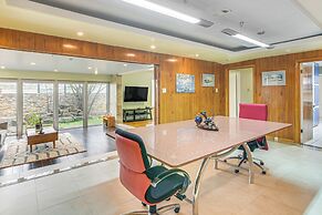 12 Mi to Dtwn Houston: Peaceful Home w/ Yard!