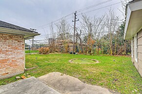12 Mi to Dtwn Houston: Peaceful Home w/ Yard!