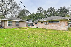 12 Mi to Dtwn Houston: Peaceful Home w/ Yard!