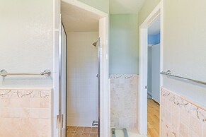 12 Mi to Dtwn Houston: Peaceful Home w/ Yard!