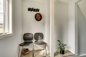 9 Mi to Mall of America: Convenient Apartment!