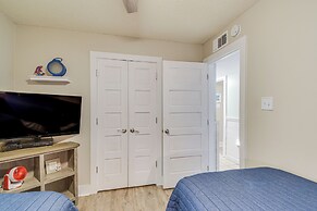 Balcony w/ Pool & Beach Views: Gulf Shores Condo!