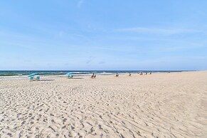 Balcony w/ Pool & Beach Views: Gulf Shores Condo!