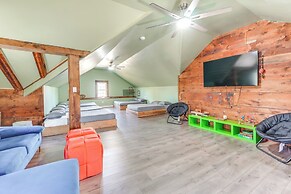 Pet Friendly: Historic East Stroudsburg Manor